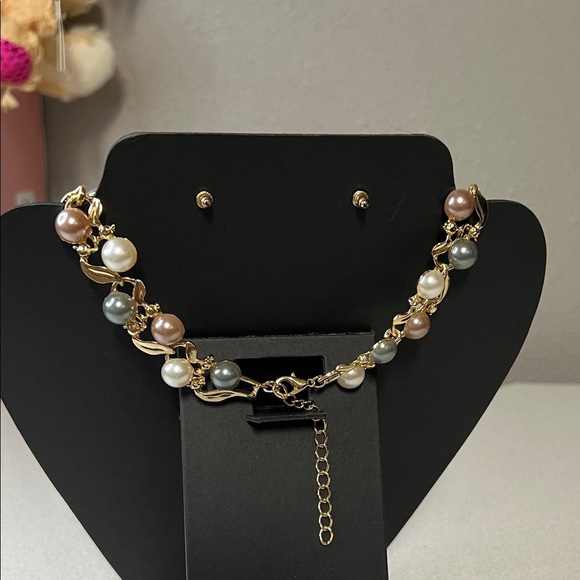 Gold and Pearl Women's Necklace Set - Picture 5 of 6
